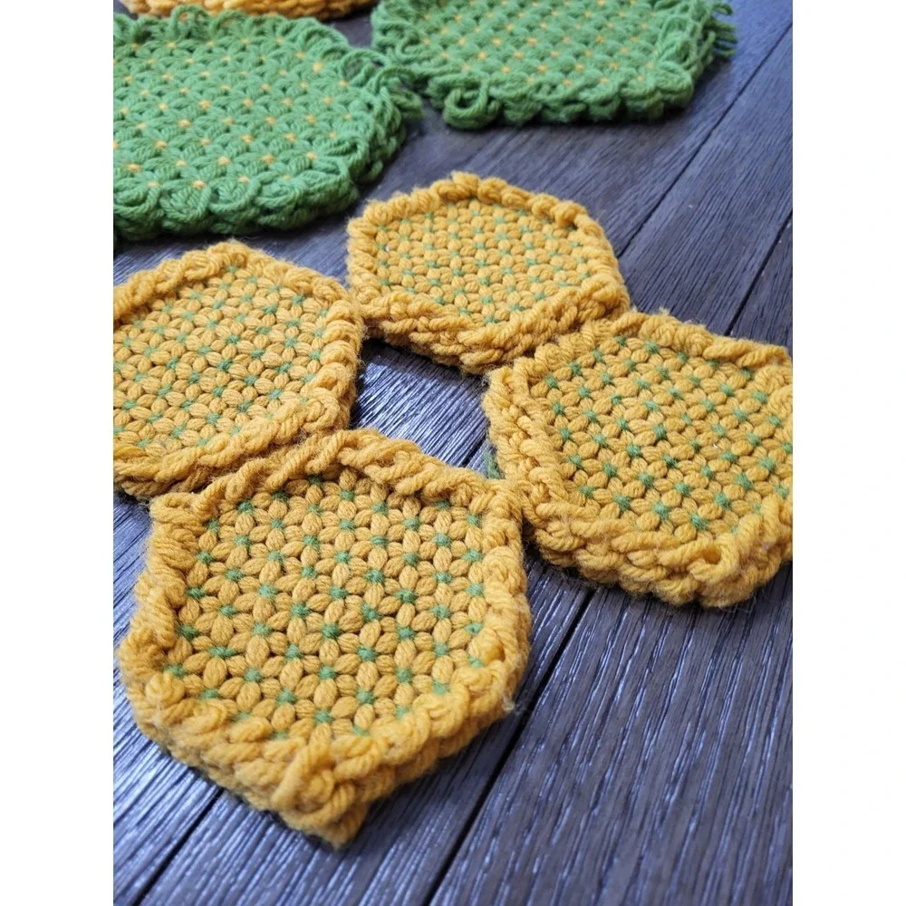 Vintage 70s Handmade Style Crochet Thick Daisy Green&Yellow Placemats 10x16